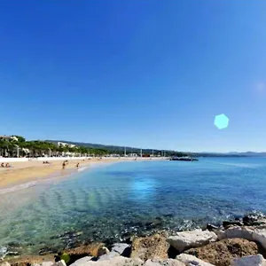 Climatisé Avec Jardin Et Parking Pour 2 Personnes En Bord De , La Ciotat France